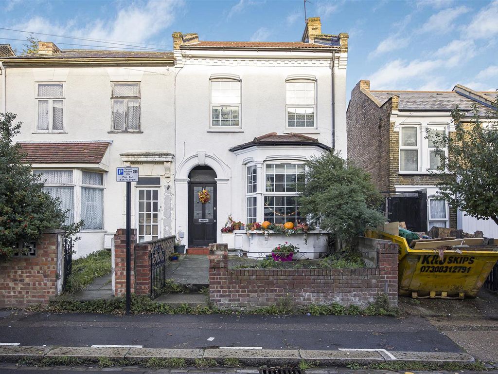 2 bed flat for sale in Goldsmith Road, London E10, £350,000 Zoopla