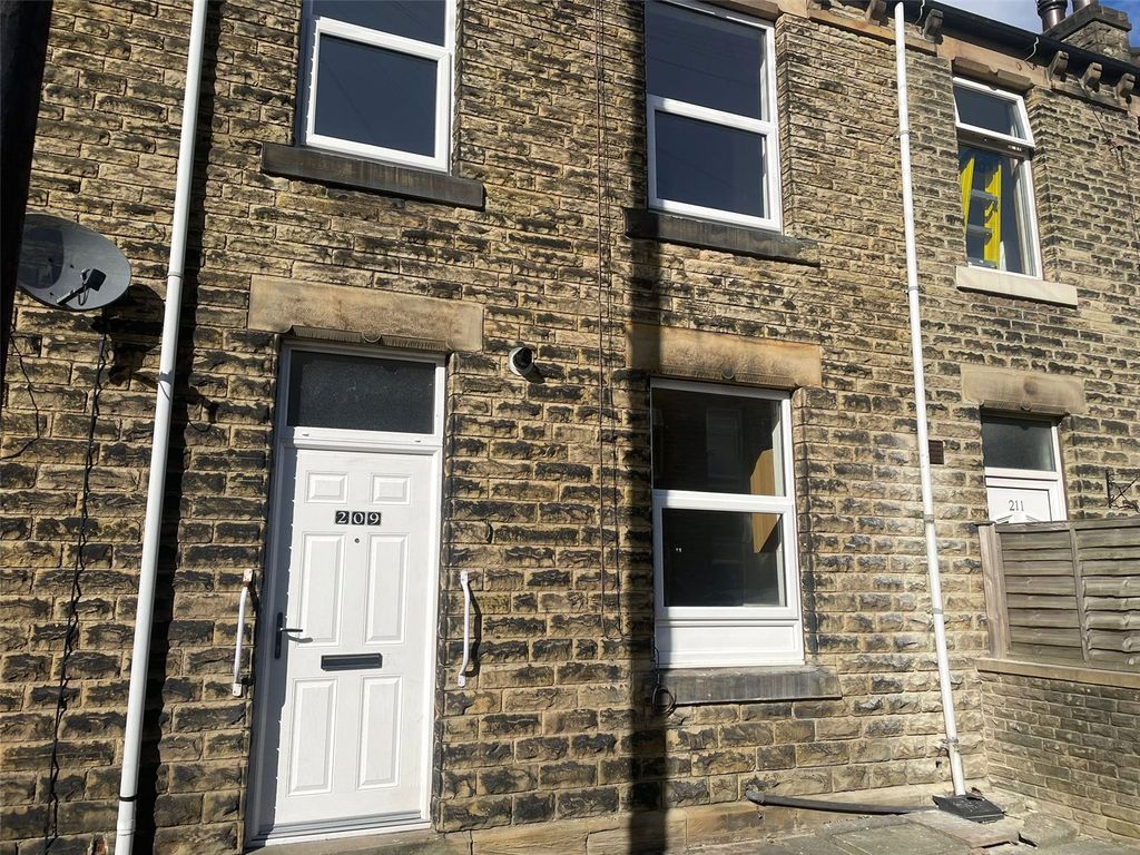 2 bed terraced house to rent in Old Bank Road, Earlsheaton, Dewsbury