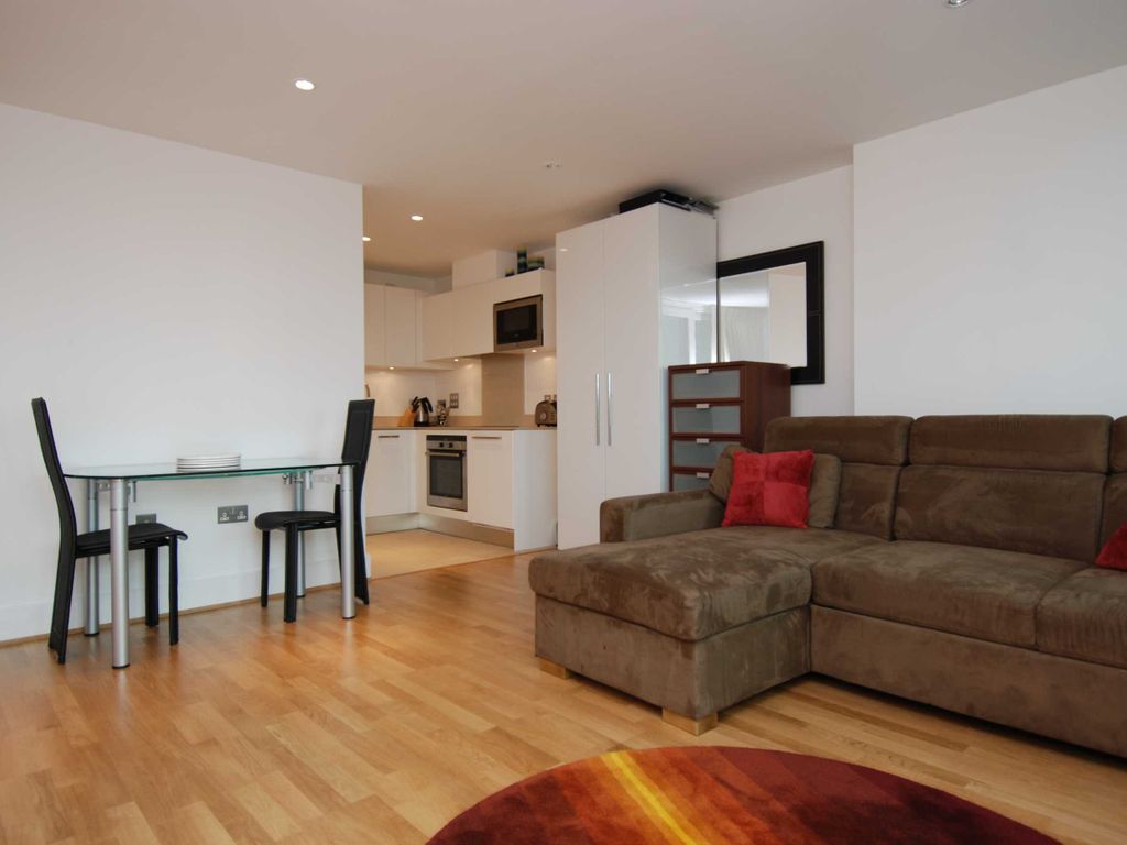 Studio to rent in Kestrel House, 2 St Wharf, Vauxhall, London