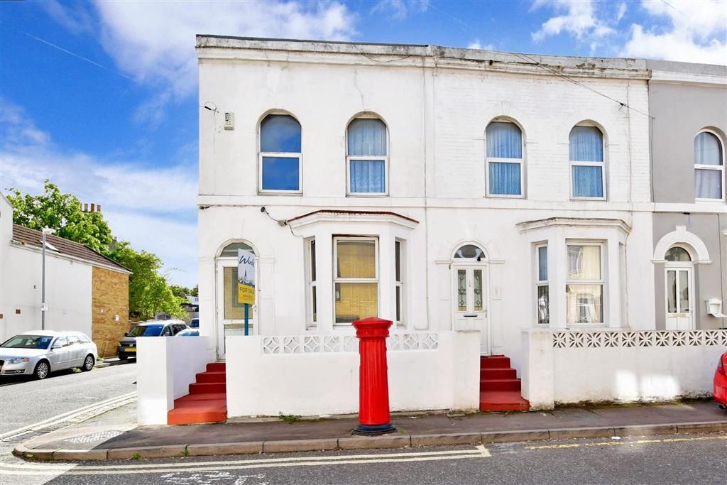 3 bed end terrace house for sale in Norfolk Road, Gravesend, Kent DA12