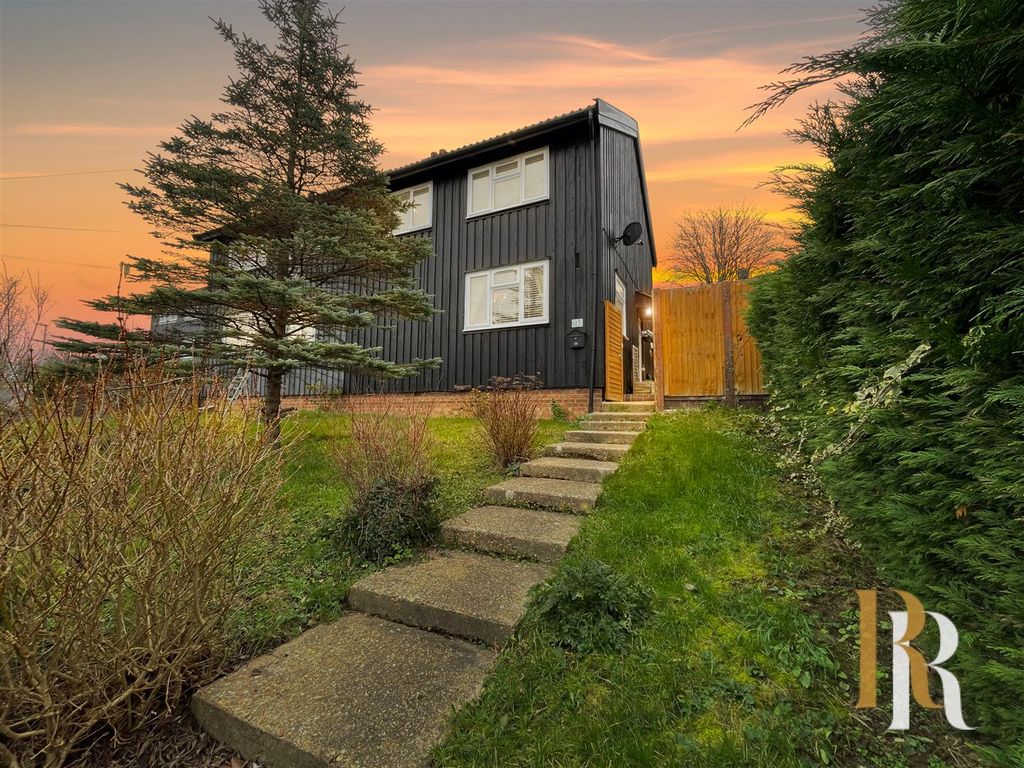 3 bed semidetached house for sale in Norway Crescent, Dovercourt