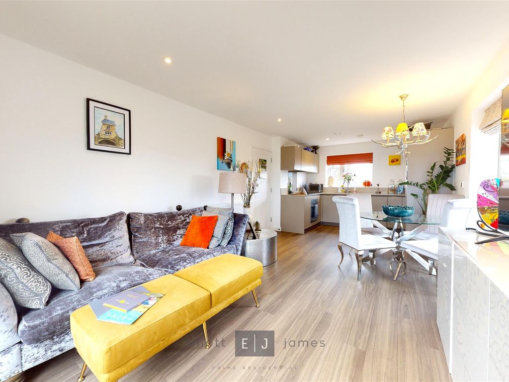 2 bed flat for sale in Newmans Lane, Loughton IG10, £460,000 Zoopla