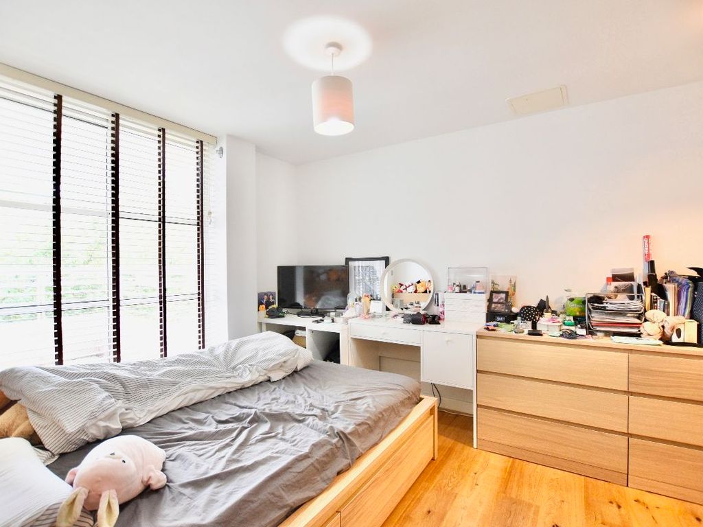 2 bed flat to rent in Barrier Point Road, London E16 Zoopla