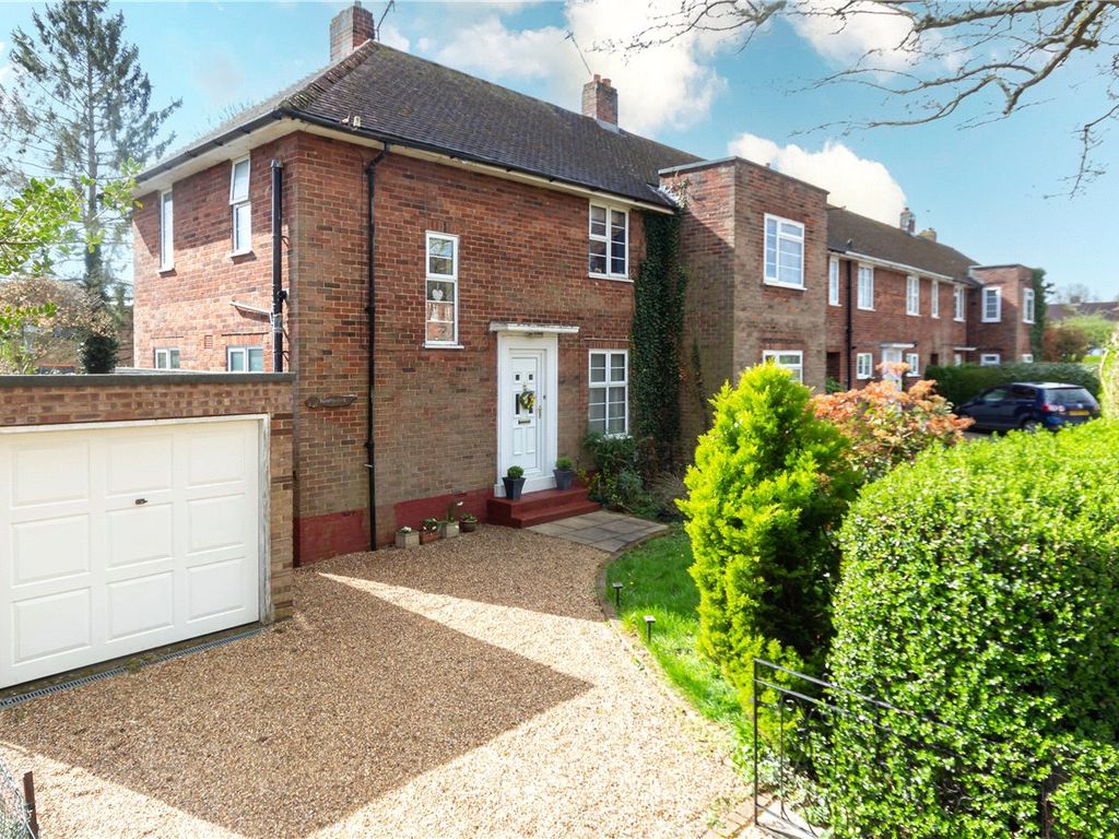 3 bed end terrace house for sale in Hunters Way, Welwyn Garden City