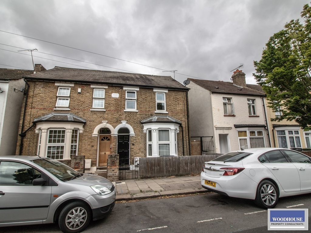3 bed terraced house to rent in York Road, Waltham Cross EN8 Zoopla