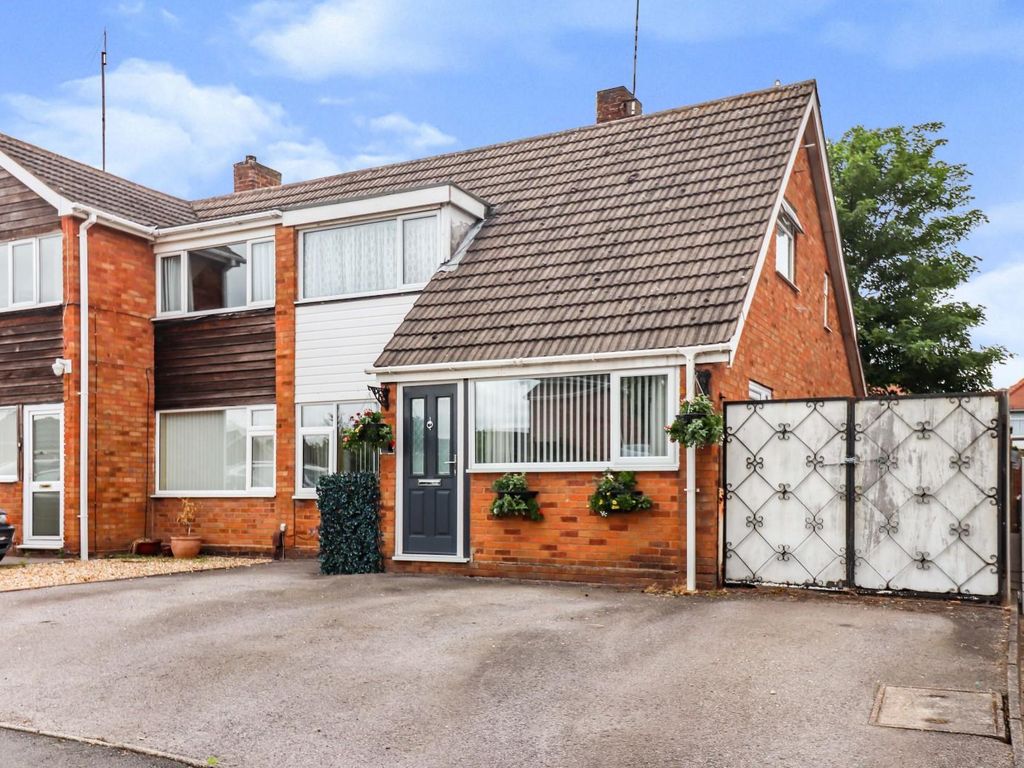 4 bed semidetached house for sale in Silver Walk, Nuneaton CV10 Zoopla