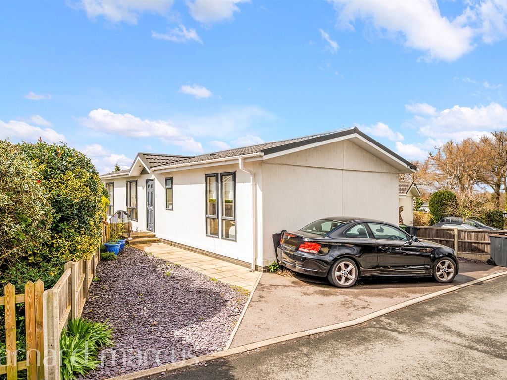 2 bed mobile/park home for sale in Surrey Hills Residential Park