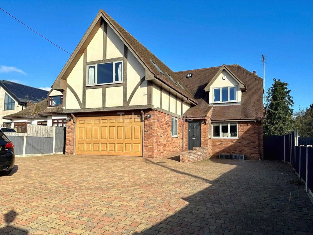 4 bed detached house for sale in Noak Hill Road, Billericay CM12, £
