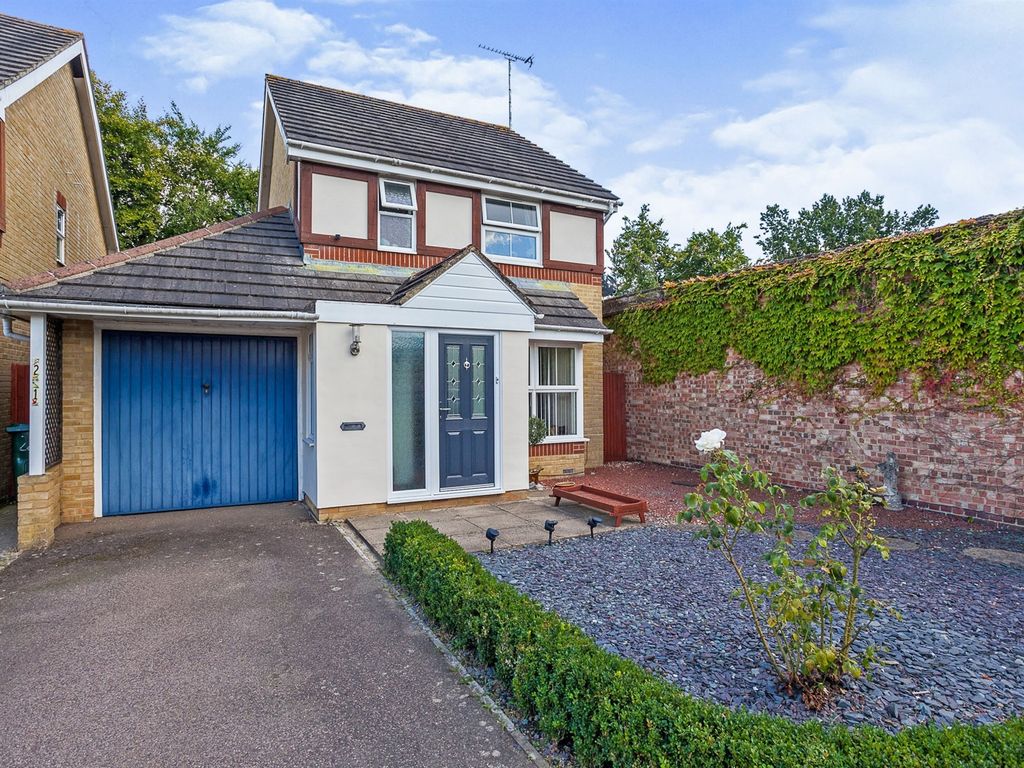 Clitherow Gardens, Crawley RH10  