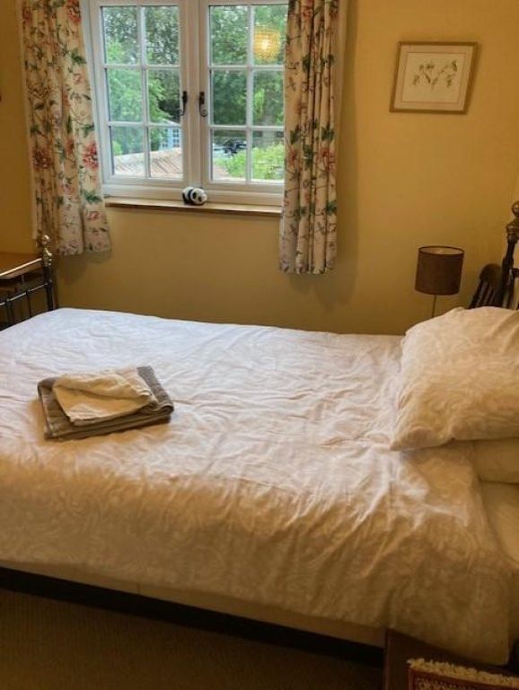Room to rent in The Pollards, Farnham, Hampshire GU10, £750 pcm Zoopla