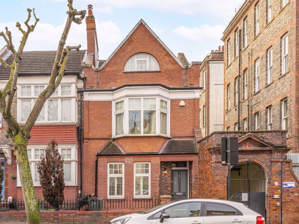 Cricklade Avenue London SW2  