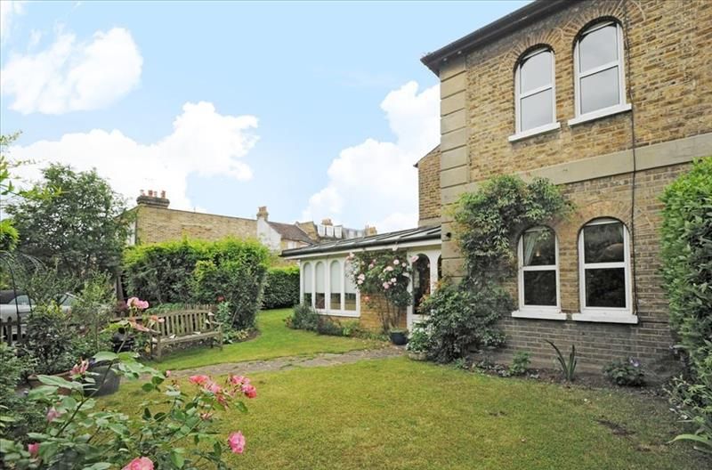 Property Details For 18 Model Cottages London Sw14 7ph Zoopla