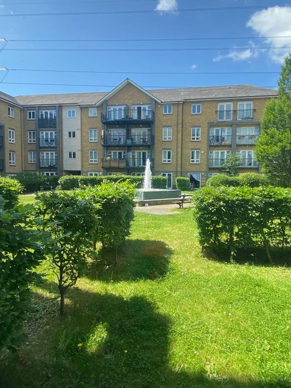 2 bed flat to rent in Southwell Close, Grays RM16, £1,450 pcm Zoopla