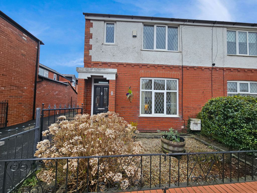 3 bed end terrace house to rent in Nook Glade, Longridge, Lancashire