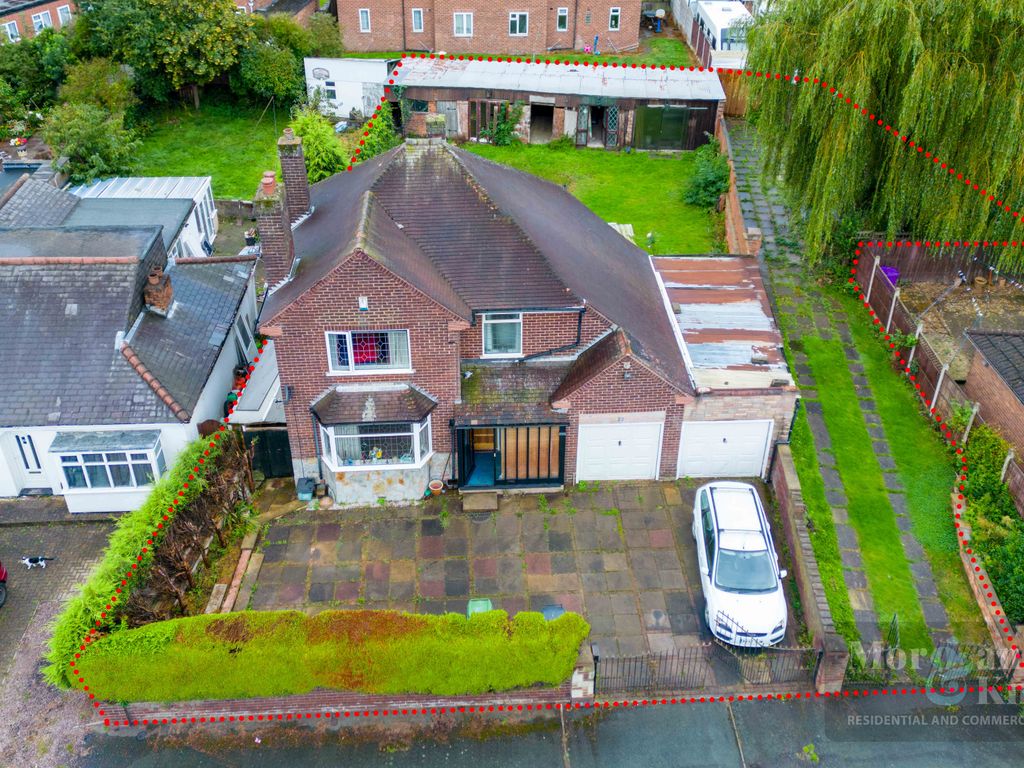 3 bed detached house for sale in Edinburgh Road, Bilston WV14, £300,000