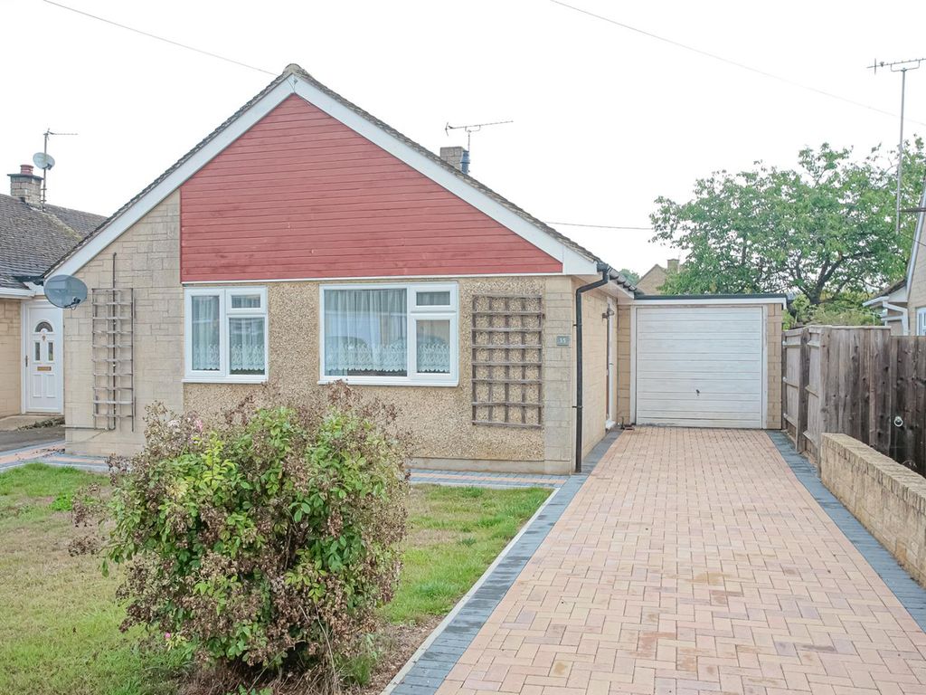 2 bed detached bungalow to rent in St Johns Road, Tackley, Kidlington