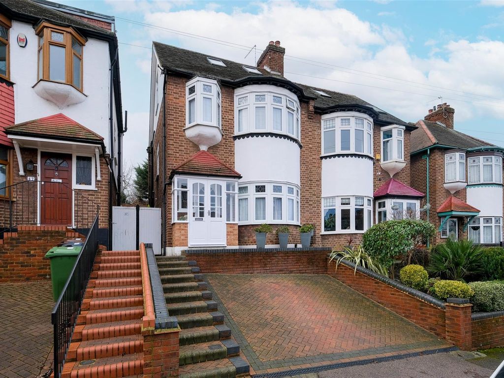 4 bed property for sale in Brindwood Road, London E4 Zoopla