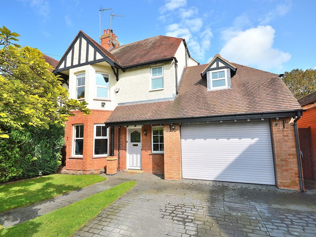 5 bed semidetached house for sale in The Avenue, Spinney Hill