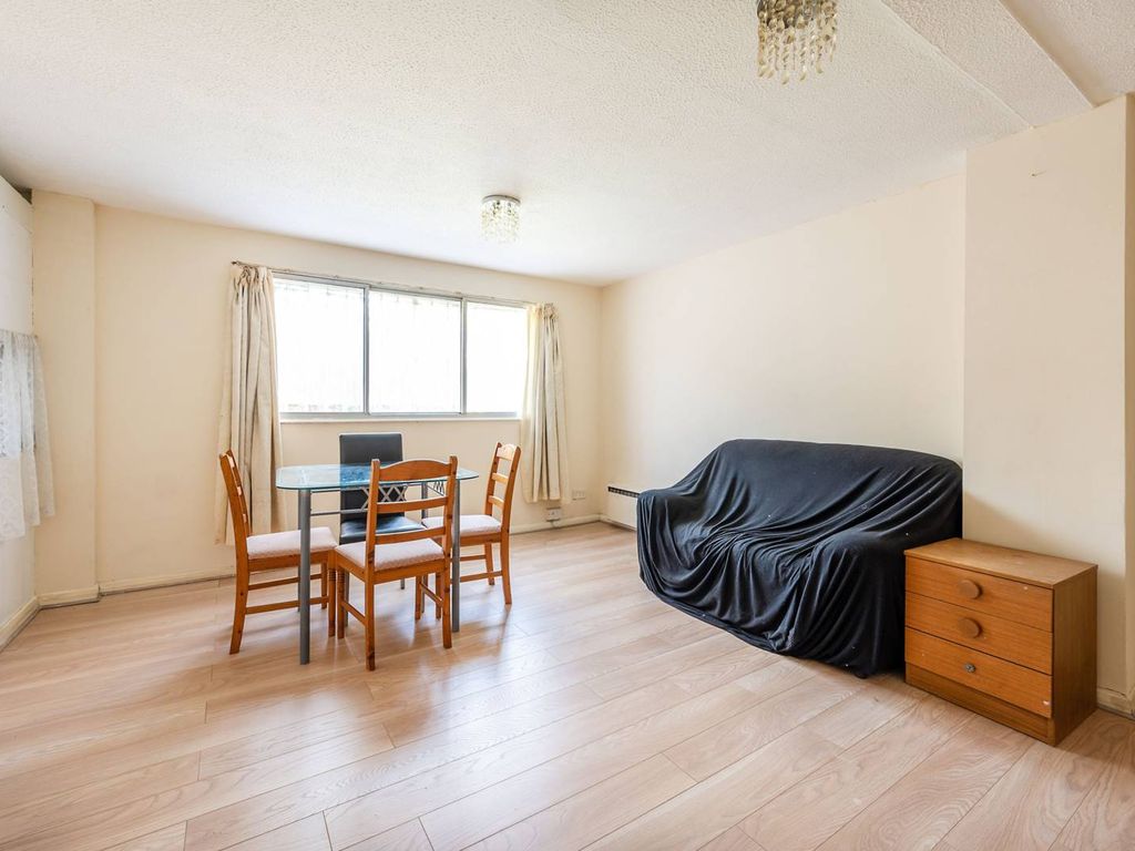 Cranston Close, Hounslow TW3  