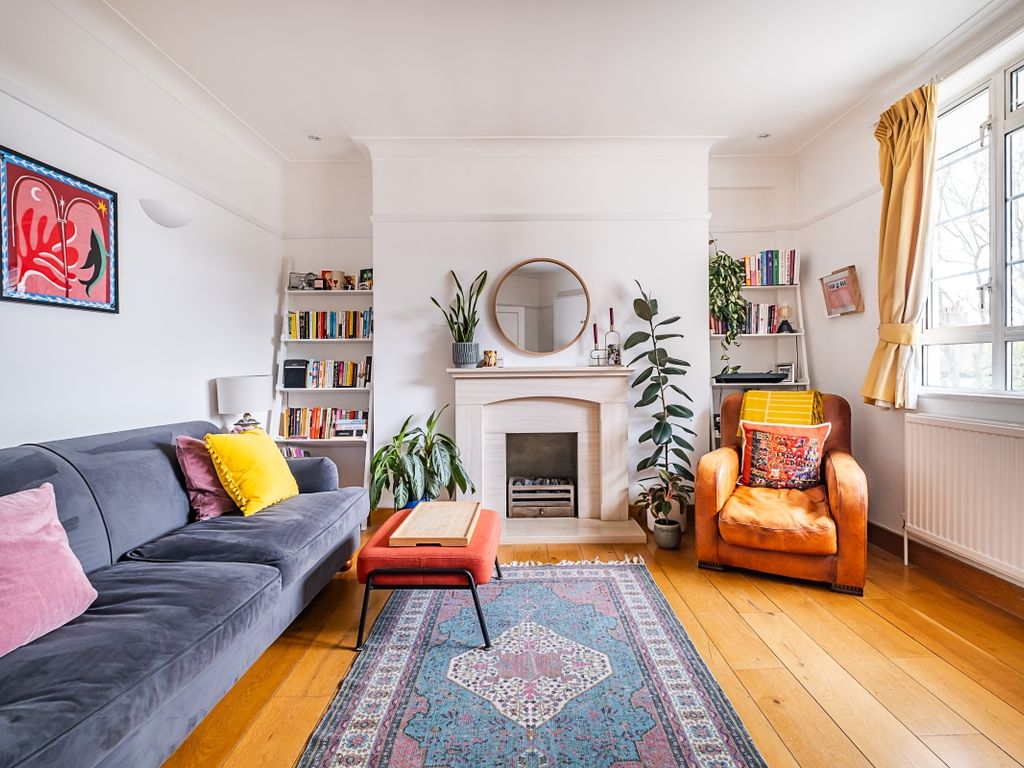 2 bed flat to rent in Edge Hill, London SW19, £2,100 pcm Zoopla