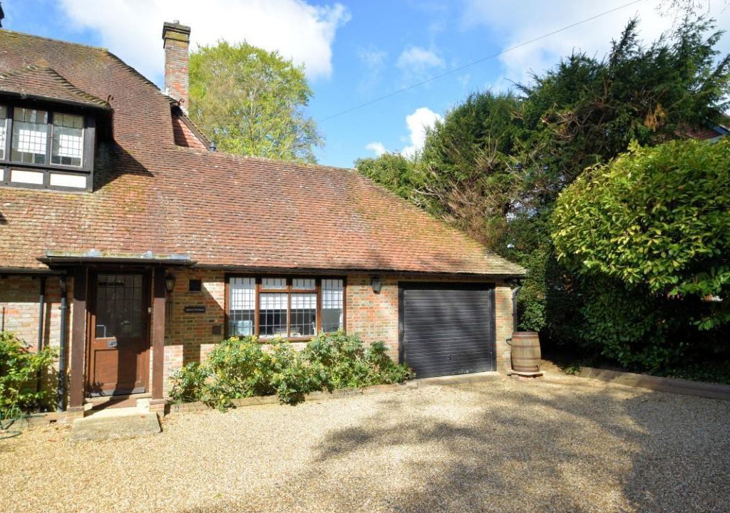 1 bed flat to rent in Manor Road, GoringOnThames, Oxfordshire RG8