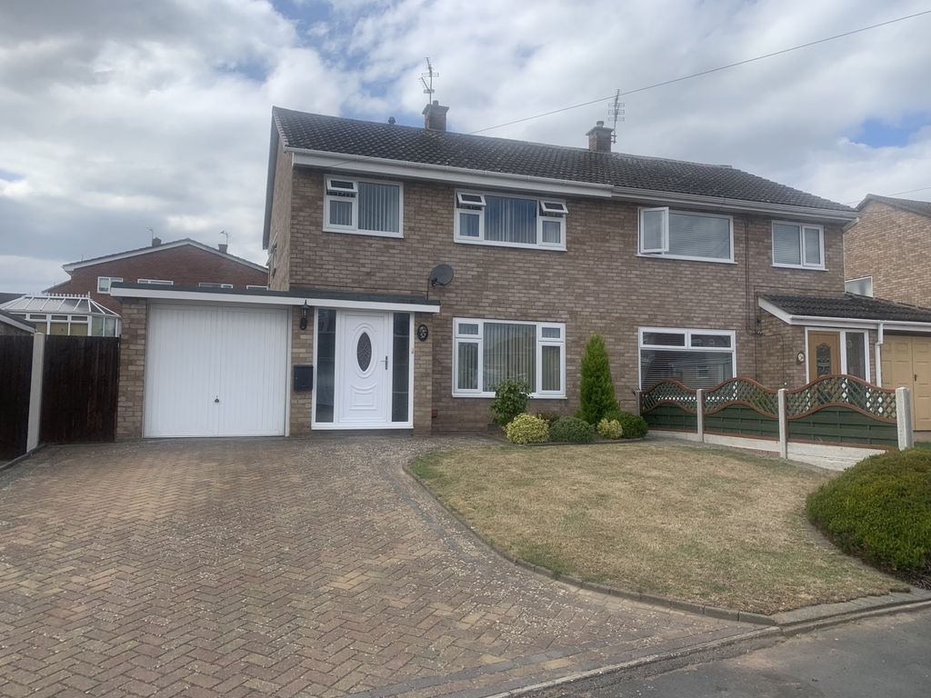 3 bed semidetached house for sale in Boscobel Drive, Heath Farm