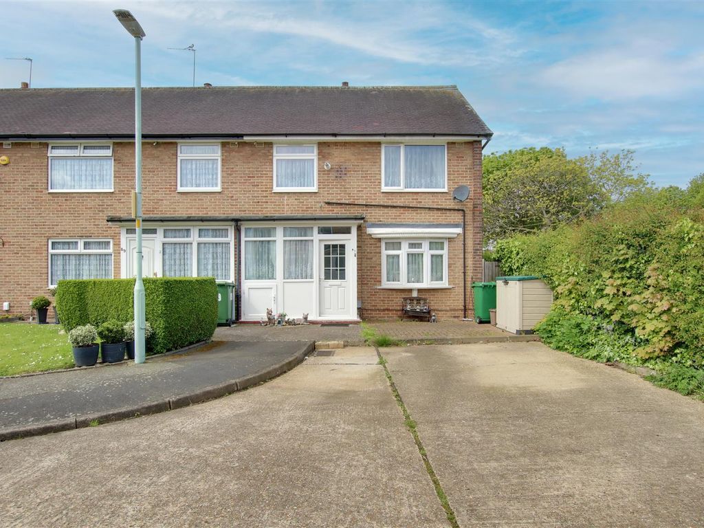 3 bed end terrace house for sale in Russells Ride, Cheshunt, Waltham