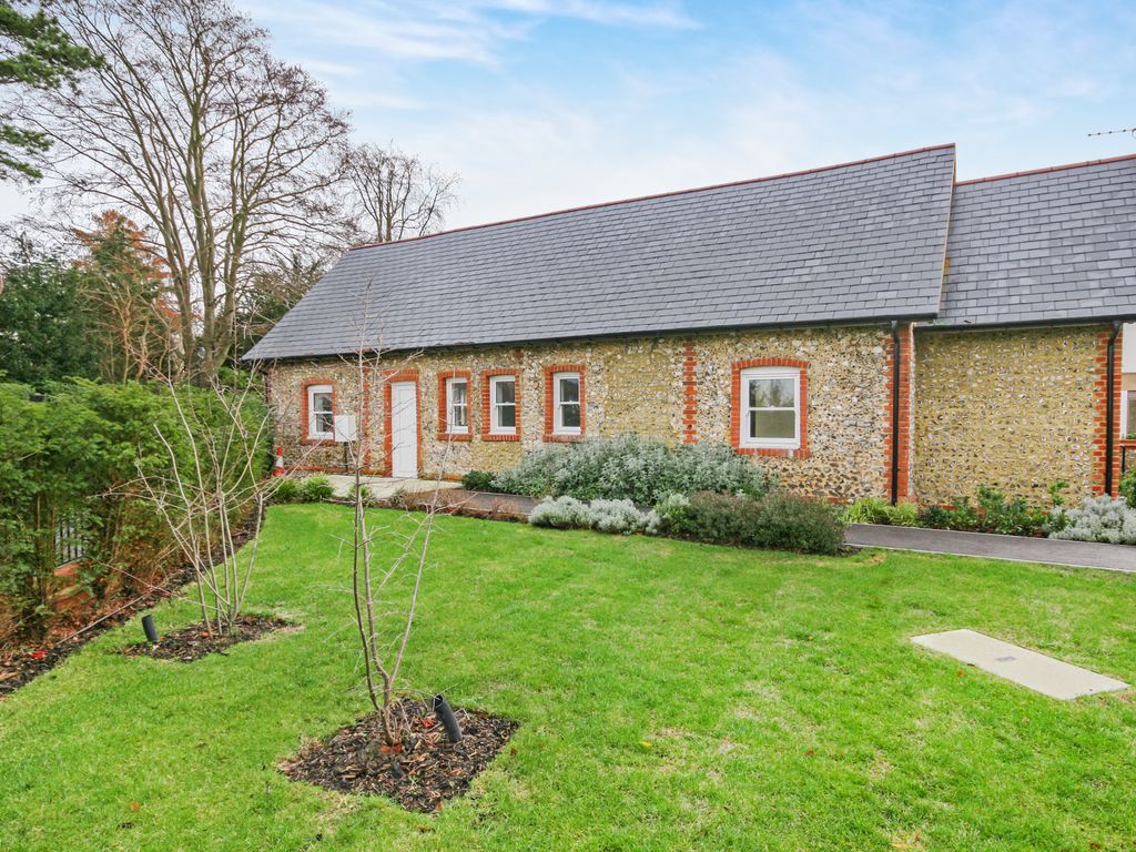 2 bed detached bungalow to rent in The Firs, Lower Road, Bookham