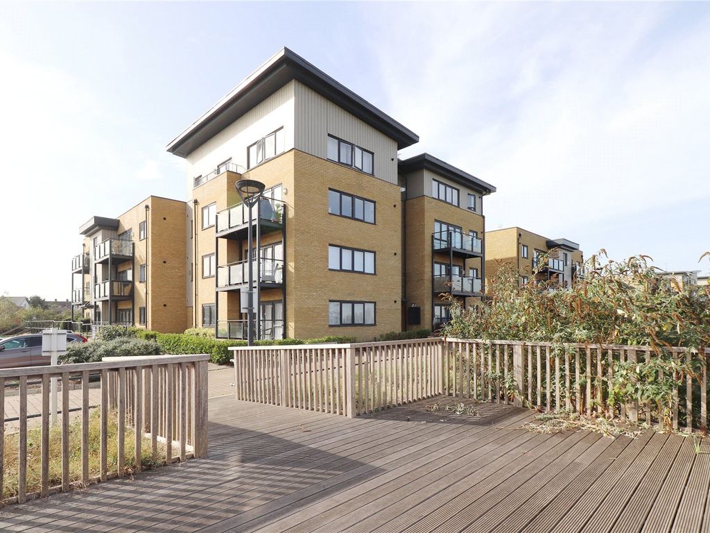 2 bed flat for sale in Riverside Wharf, Dartford, Kent DA1, £250,000