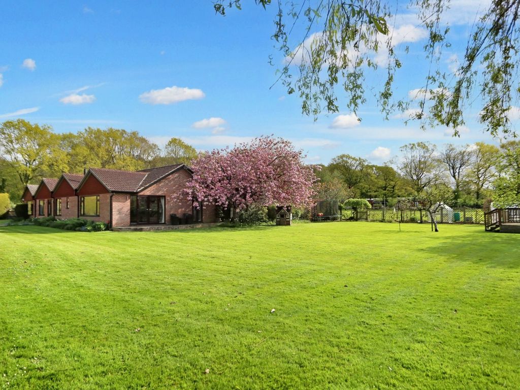 6 bed detached house for sale in Wangfield Lane, Curdridge SO32, £