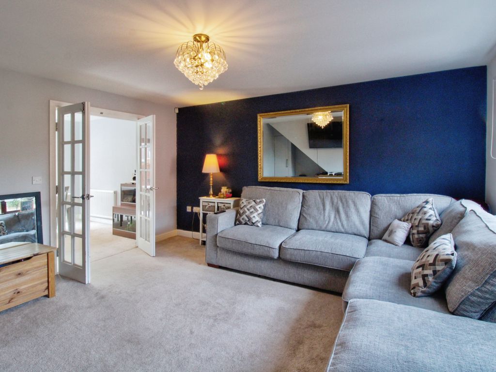 3 bed semidetached house for sale in Worsbrough Road, Blacker Hill