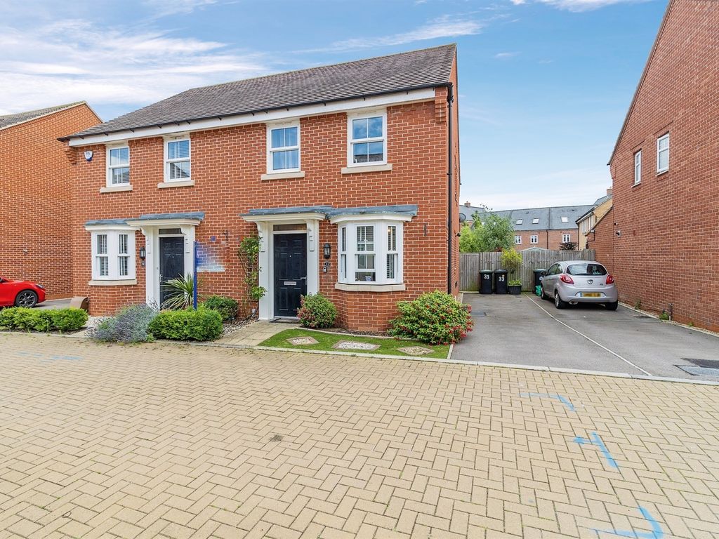3 bed semidetached house for sale in Little Linns, Marston Moretaine