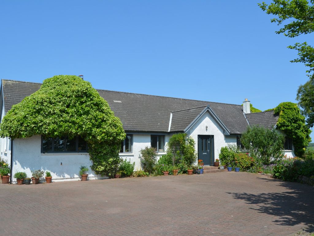 6 bed detached bungalow for sale in Avonbridge Road, Slamannan