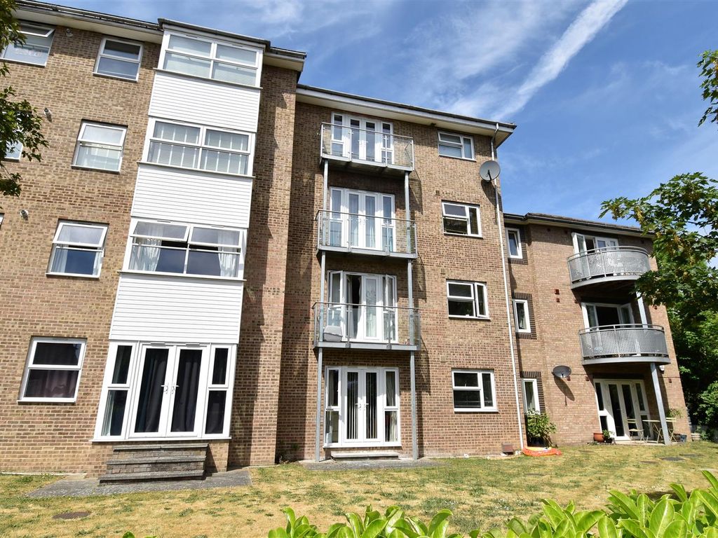 1 bed flat to rent in Ash Tree Close, Surbiton KT6 Zoopla