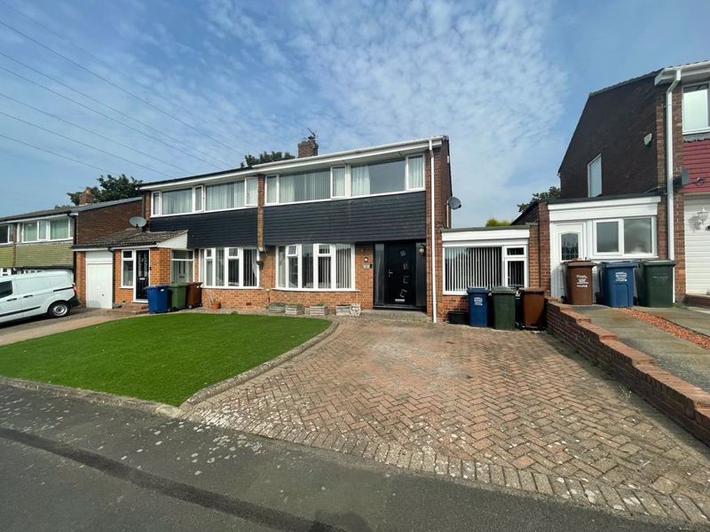 4 bed semidetached house for sale in Casterton Grove, Chapel Park