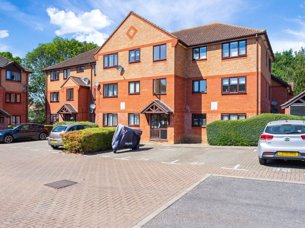 2 bed flat for sale in Chartwell Gardens, Cheam, Sutton SM3 Zoopla