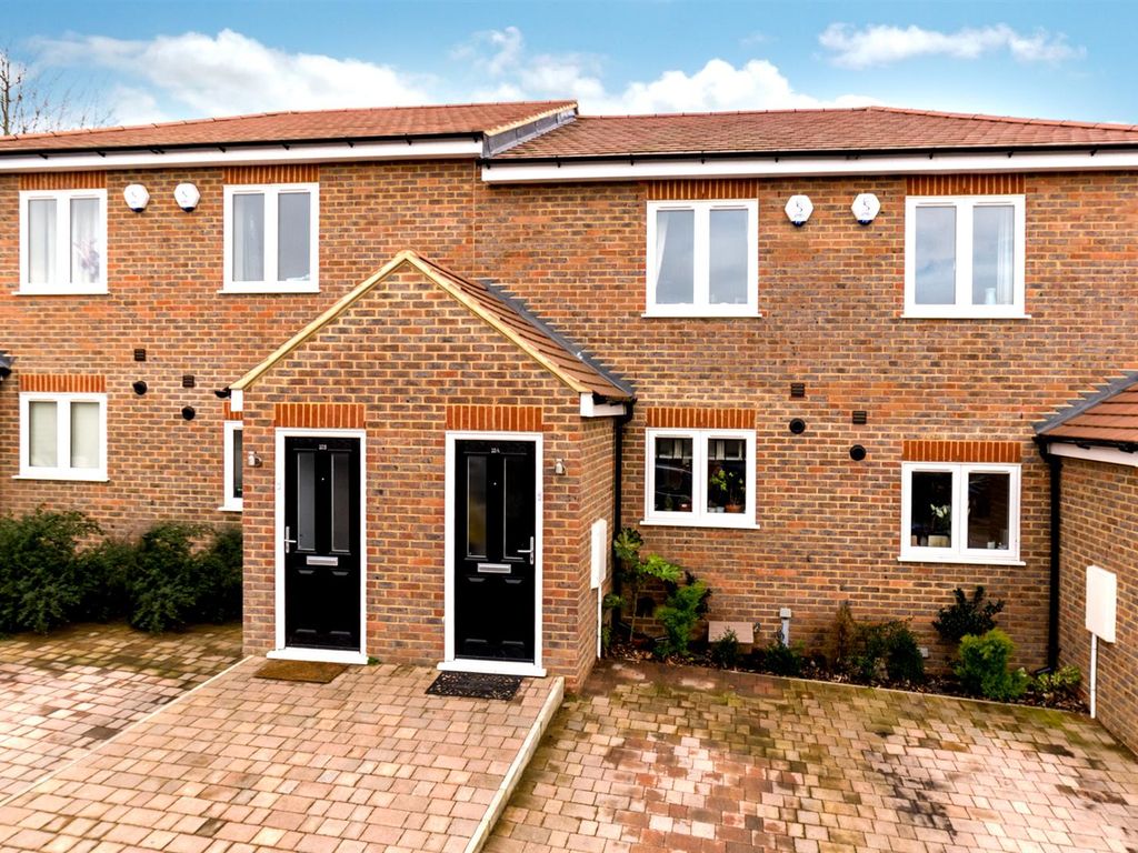 2 bed terraced house to rent in King Edward Street, Apsley, Hemel