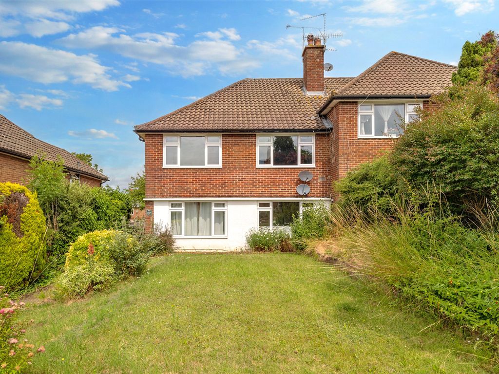 2 bed for sale in Minchin Close, Leatherhead, Surrey KT22