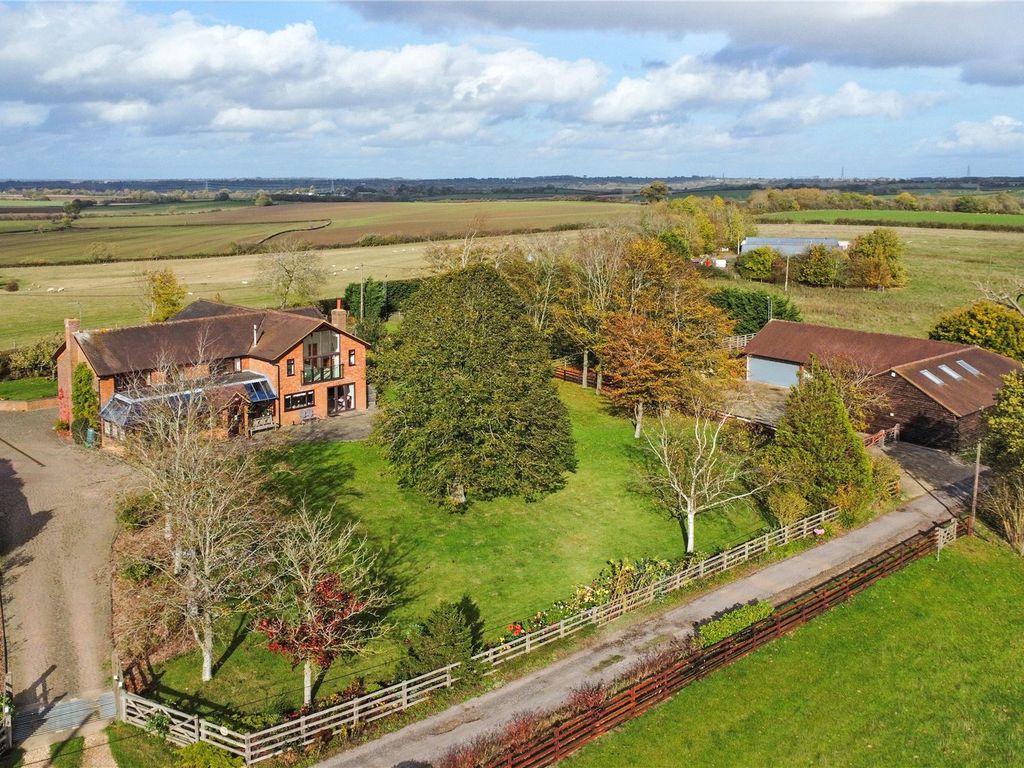 6 bed detached house for sale in Dunton Road, Whitchurch, Aylesbury