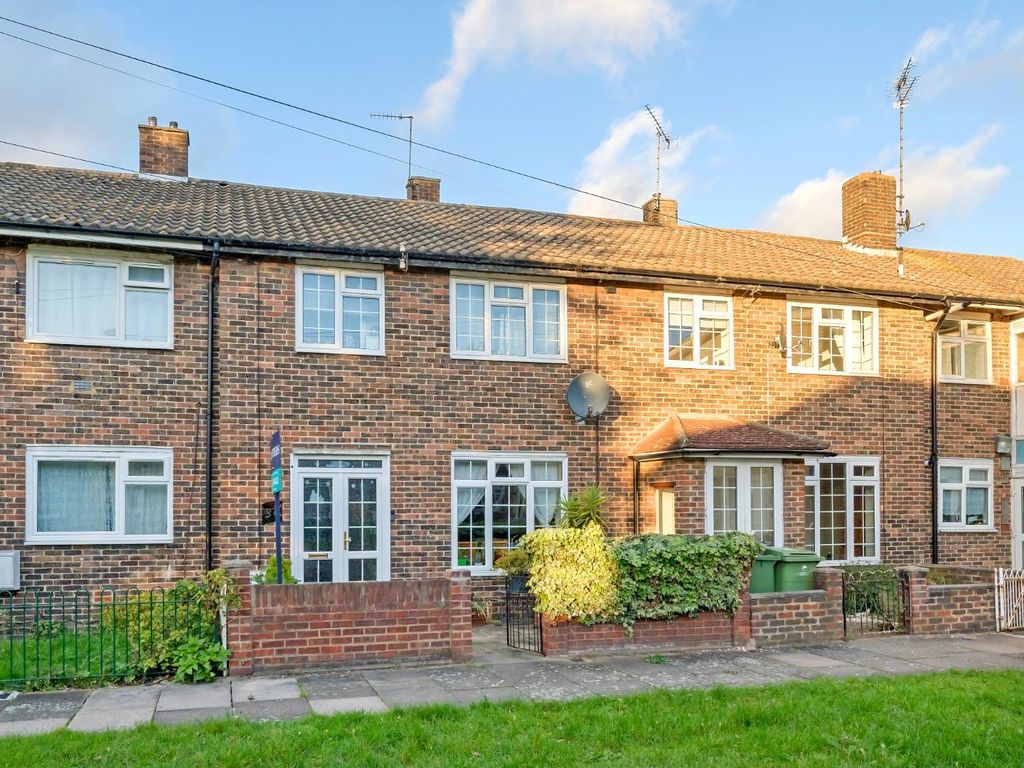 3 bed terraced house for sale in Panfield Road, London SE2, £390,000