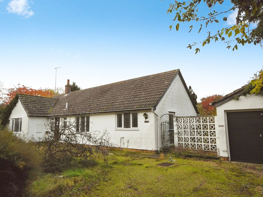 3 bed detached bungalow for sale in Walthams Cross, Great Bardfield, Braintree CM7, £300,000