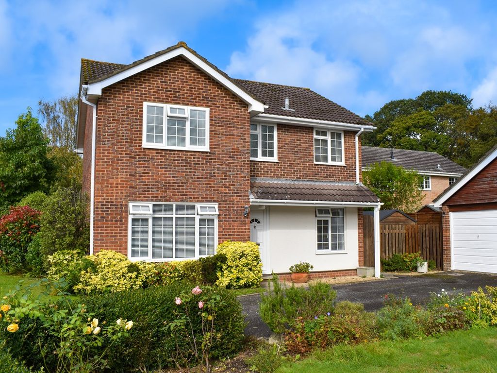 4 bed detached house for sale in Deerleap Way, New Milton BH25, £