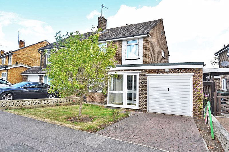 3 bed semidetached house to rent in The Landway, Bearsted, Maidstone