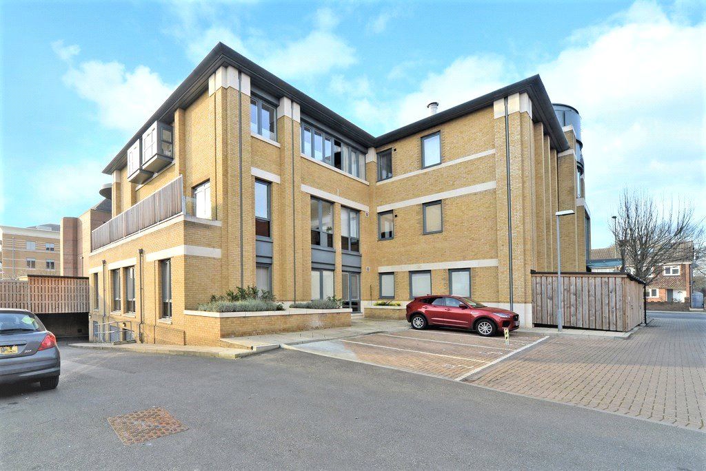 1 bed flat to rent in Venture House, 4252 London Road, StainesUpon