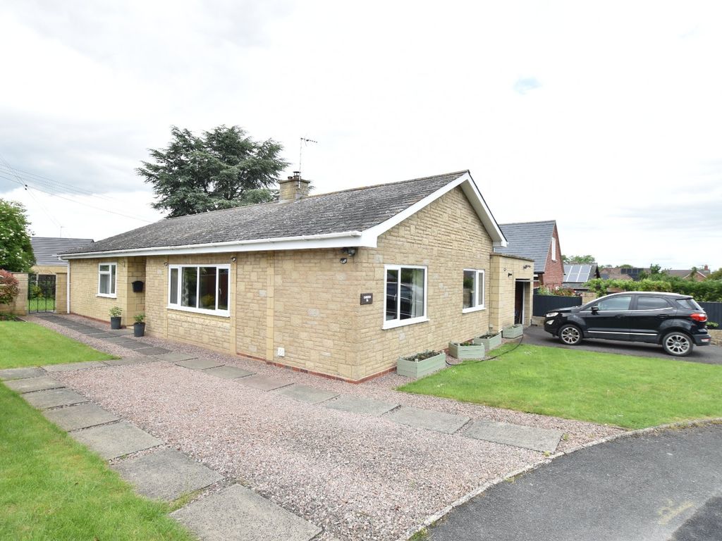 3 bed bungalow for sale in The Green, Pinvin, Pershore, Worcestershire