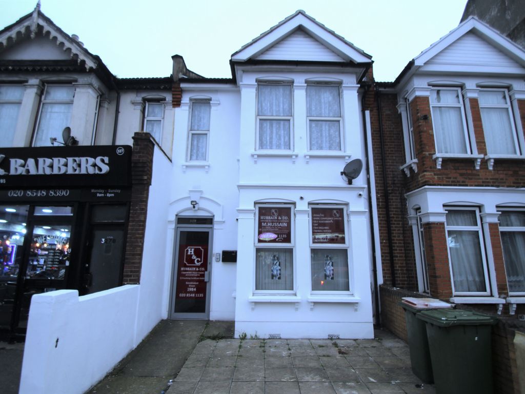 6 bed terraced house for sale in High Street North, Manor Park, London