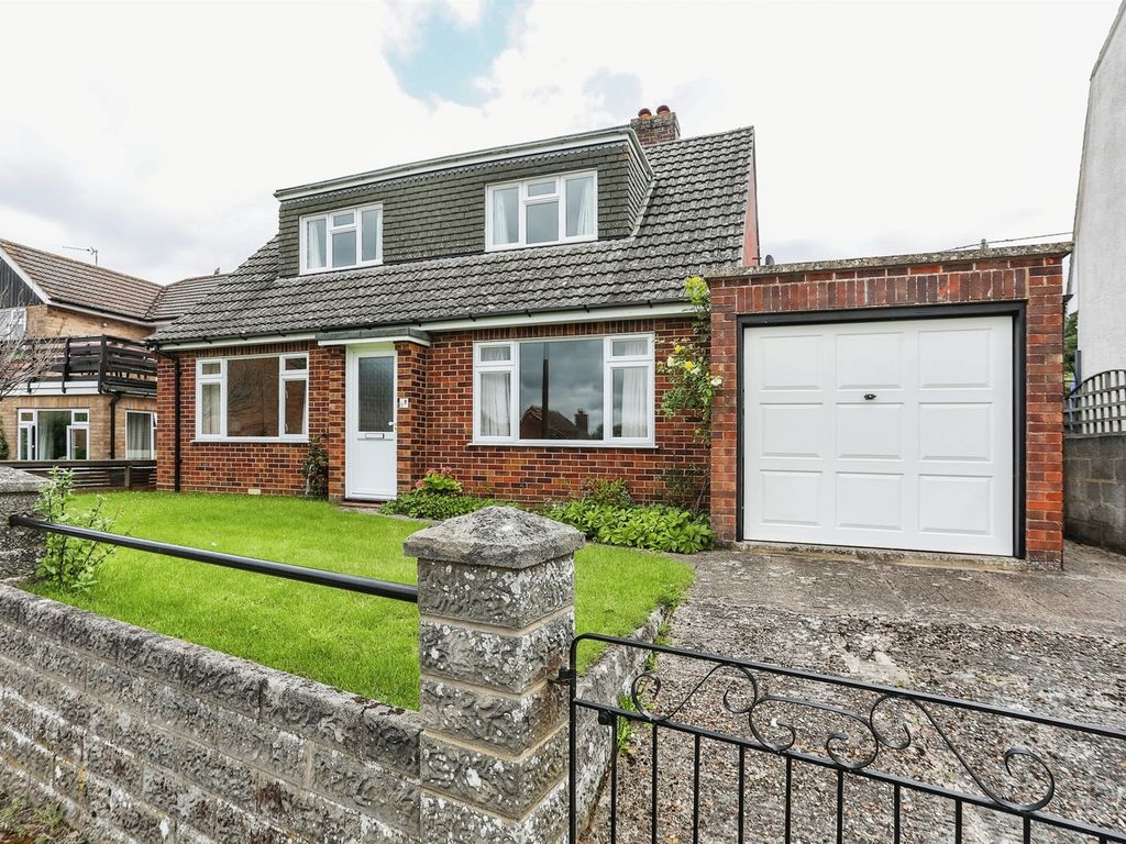 3 bed detached bungalow for sale in South Mill Close, Amesbury