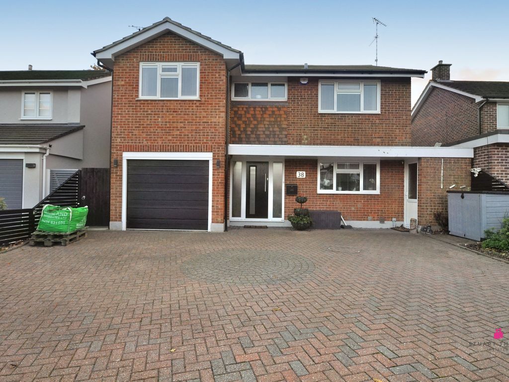 4 bed detached house for sale in Badgers Way, Benfleet SS7, £725,000