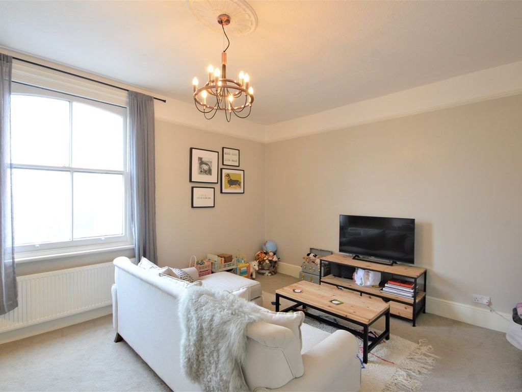 1 bed flat for sale in Monument Hill, Weybridge KT13, £245,000 Zoopla