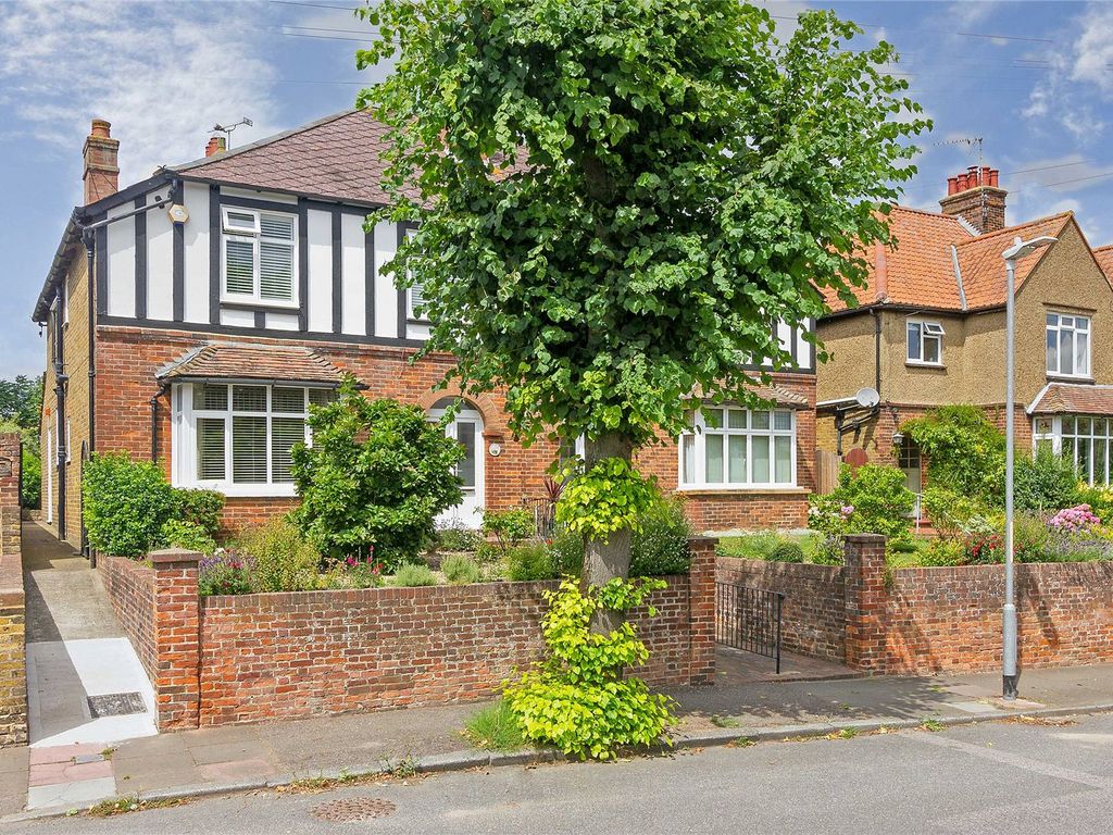 3 bed semidetached house for sale in Borden Lane, Sittingbourne, Kent